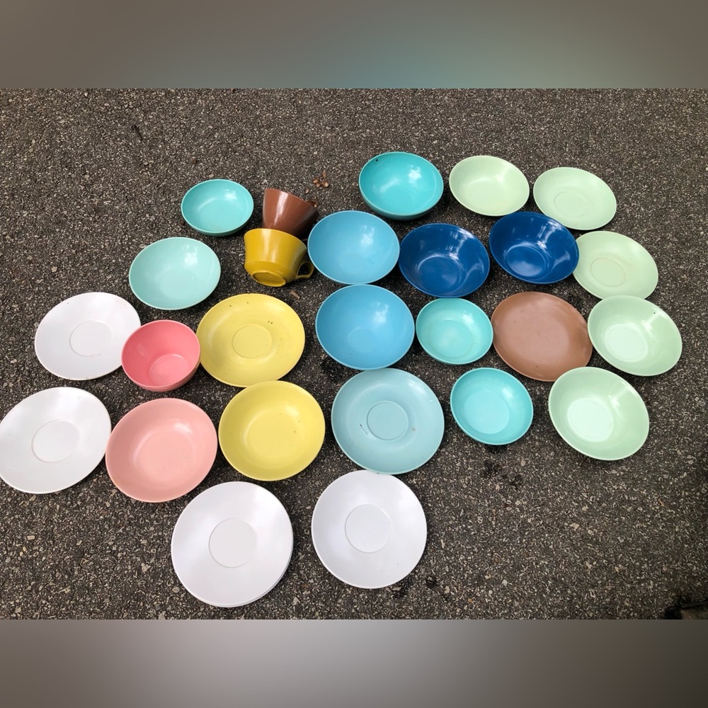 26 Vintage Melamine Plastic Plates Small Bowls Cups, Retro Mcm Multi Colors